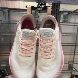 Woman’s shoes size 9