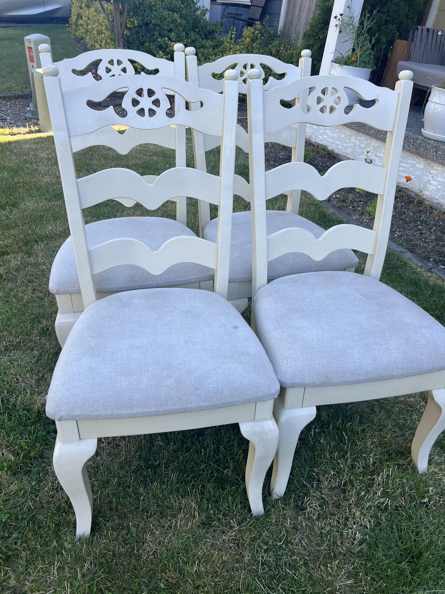 4 dining chairs, good condition