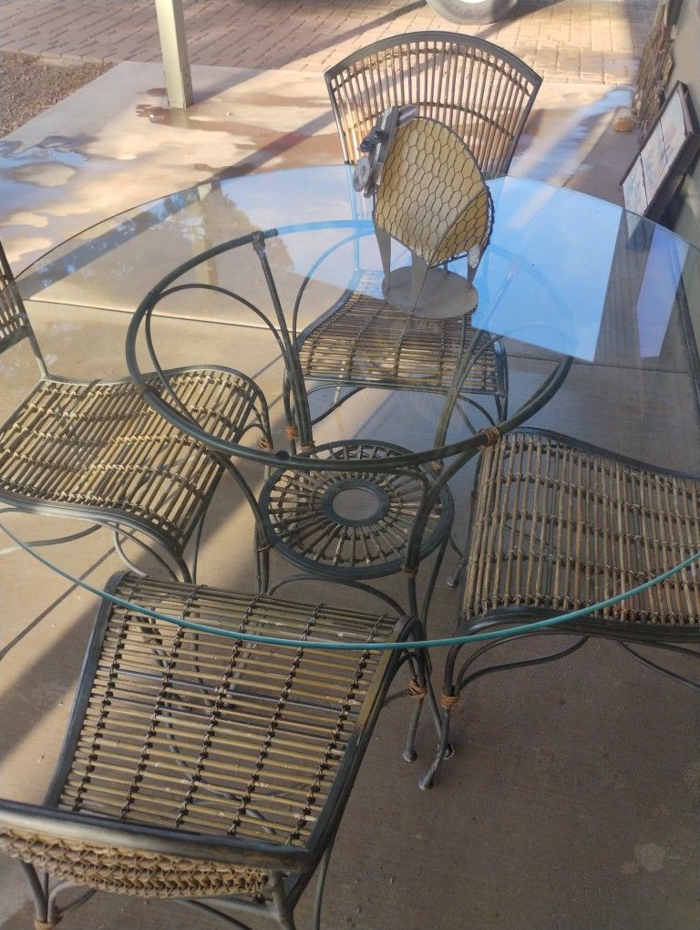 Glass Round Table , 4 Wicker Chairs