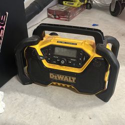 DEWALT 12V/20V MAX Bluetooth Cordless Jobsite Radio
