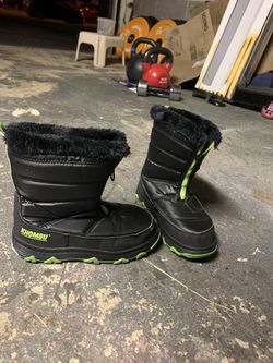 Size 3 kids snow boots by khombu