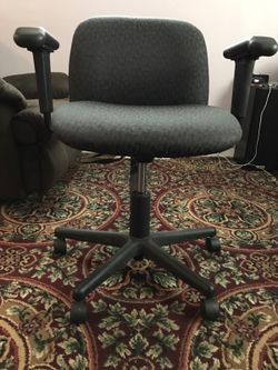 Adjustable high and arm rest rolling chair