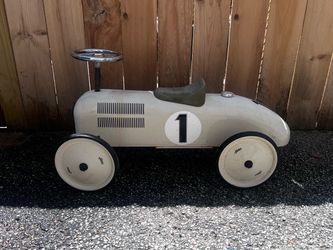 Vilac Vintage Metal Ride-On Race Car – Cream/White