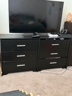 Bedroom furniture set