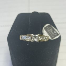18k 1ctw Princess Cut Engagement Ring!