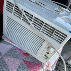 GE Window AC Unit AHV05LYQ1 Works Can Test Here To Show Small Room AC