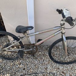 VINTAGE MINI MONGOOSE BMX BIKE