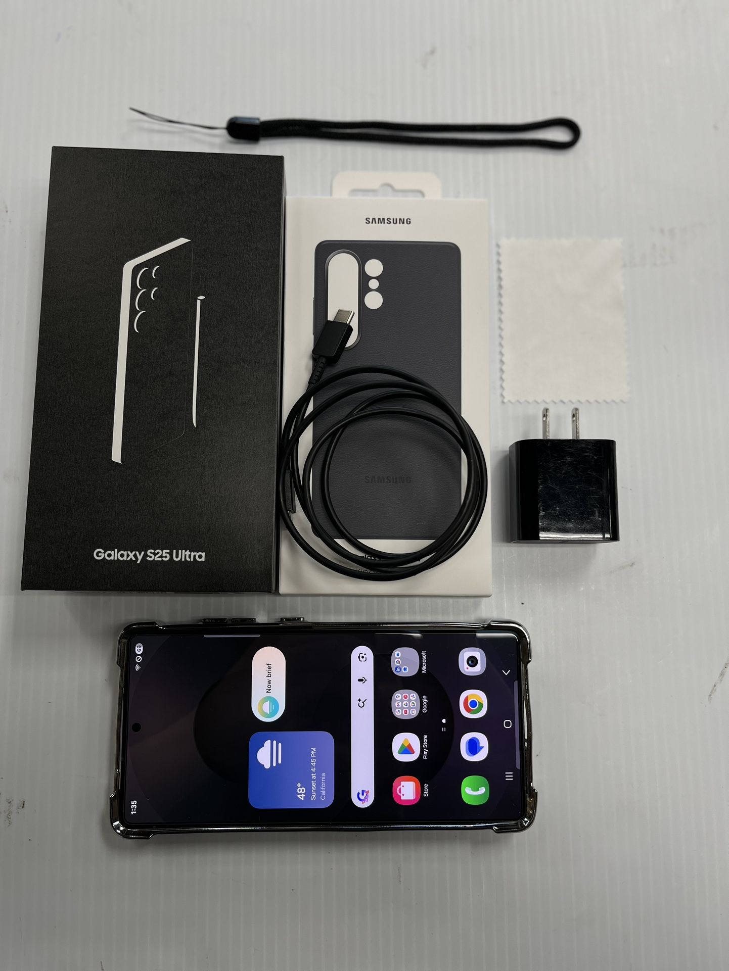 Samsung S25 Ultra, UNLOCKED, 512GB, With Box And Accessories, In Good Condition