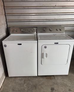White Maytag Washer And Electric Dryer Matching Set