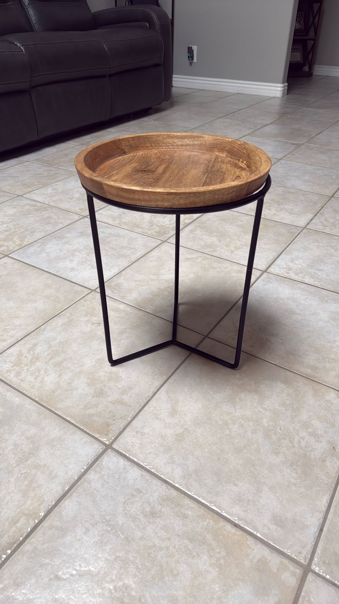 SMALL TABLE OR PLANT HOLDER