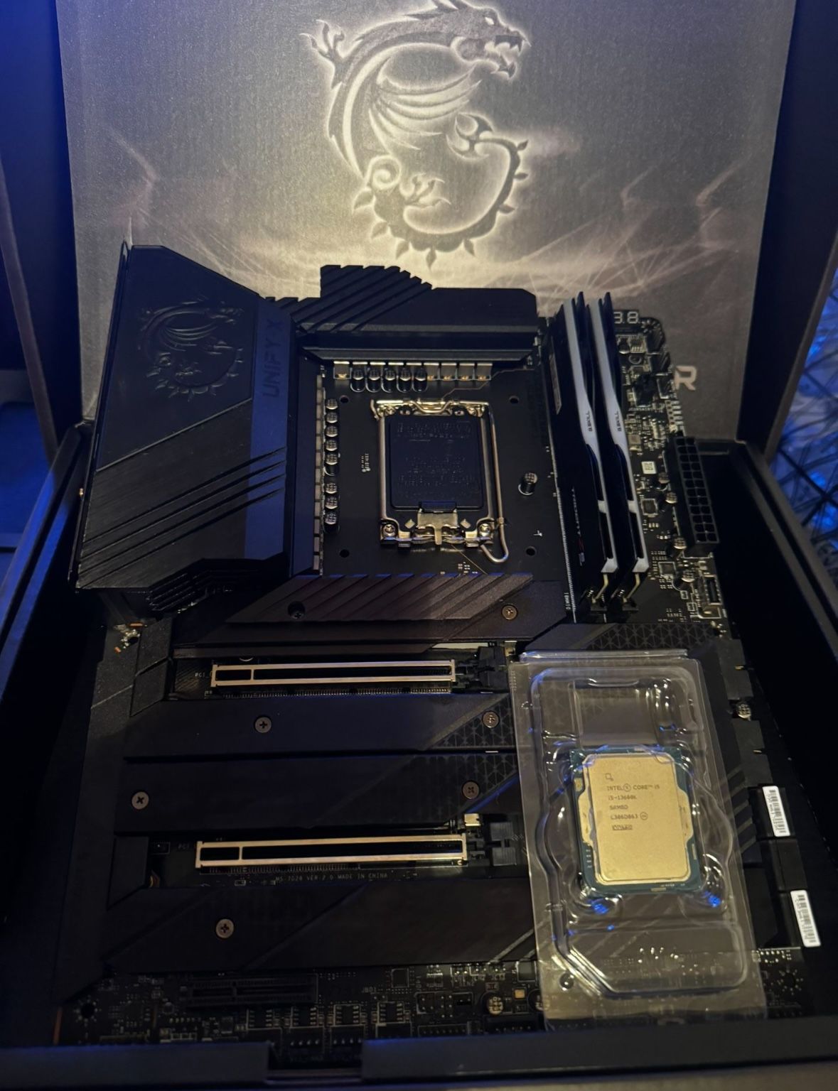 MSI MEG Z690 UNIFY & I5 13600k