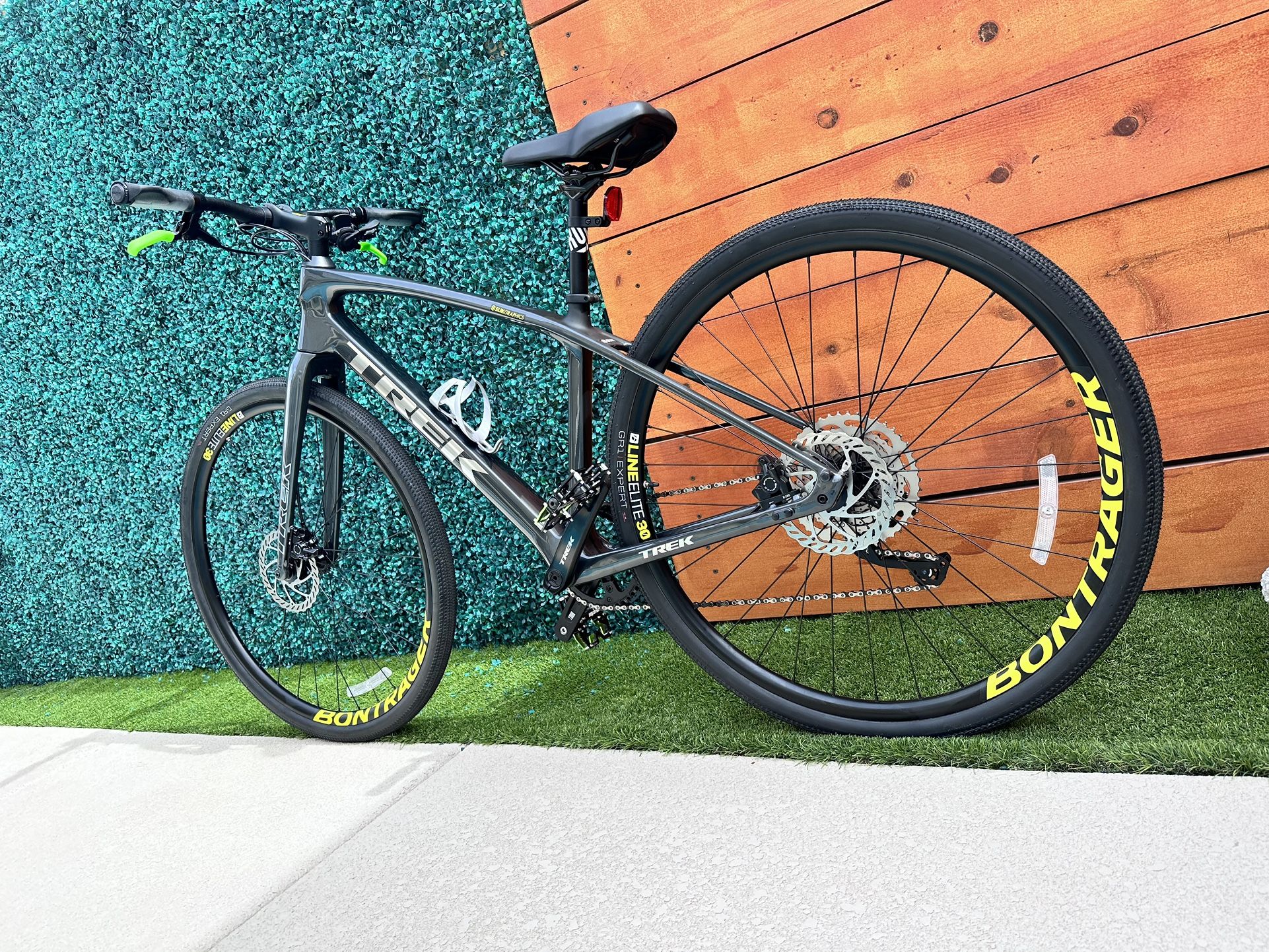 Almost New!!! Trek Fx4 Carbon fiber Year 2023