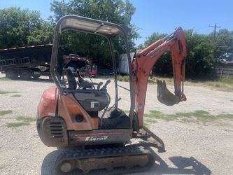 Kubota Mini Excavator $300  Al Día  Con Bote De 12 O 9 Pulgadas 