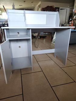 Kids desk