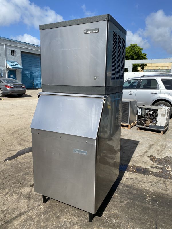 SCOTSMAN 500 POUND ICE MACHINE WITH ICE BIN for Sale in Miami Gardens