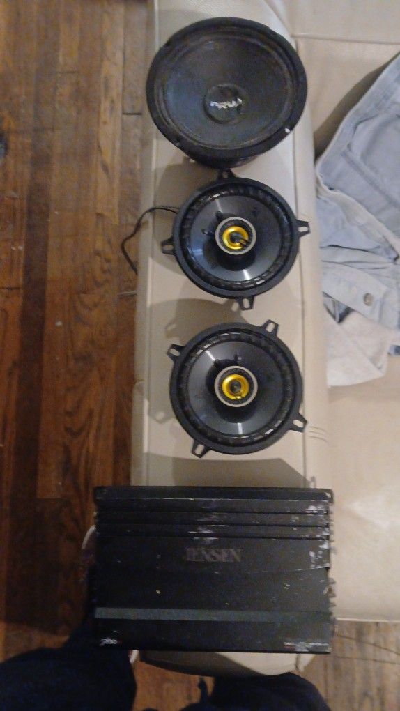 1200 Watt Jensen Amp & 3 Door Speakers