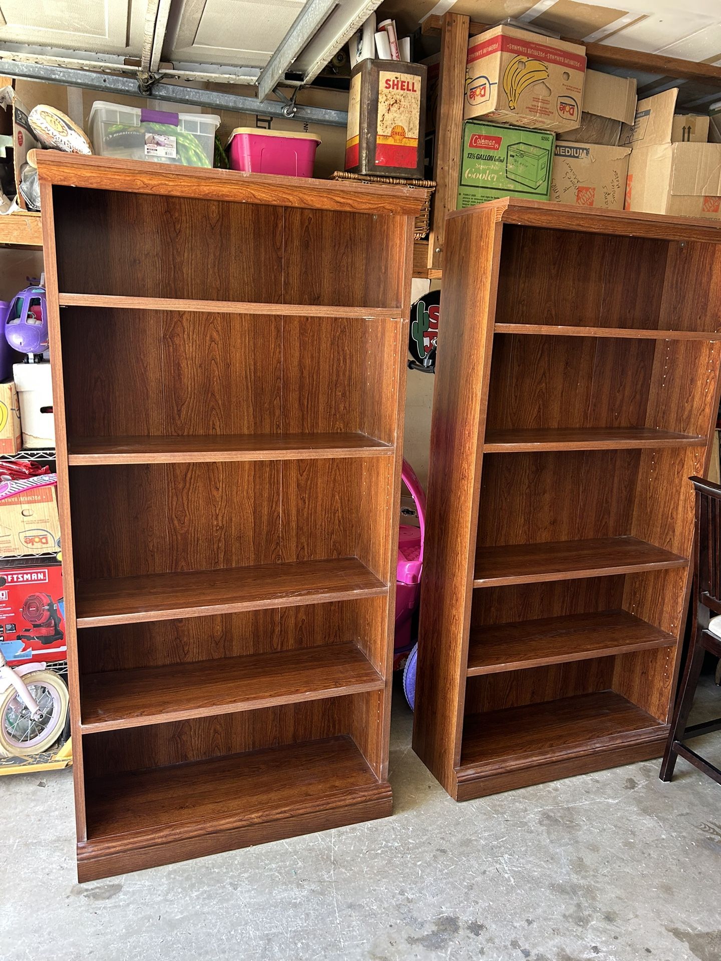 2 Bookshelves