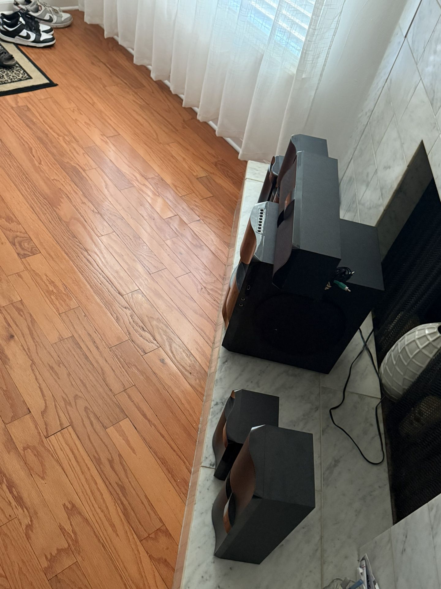 Surround Sound Speakers 