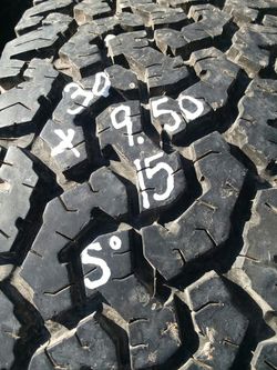 30x9.50 15 one good BFG truck tire on 5bolt rim