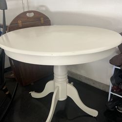 White Round Amazon Table 