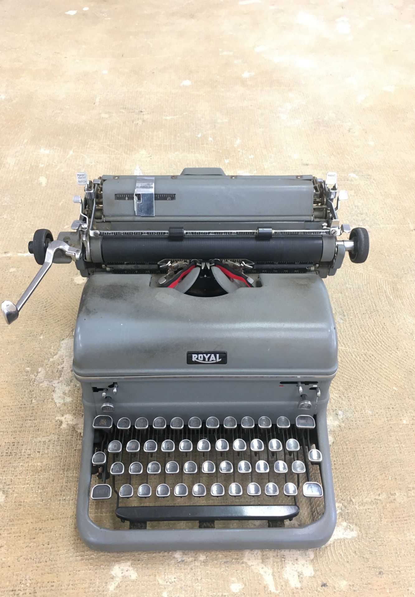 Antique ROYAL typewriter! Good working condition!