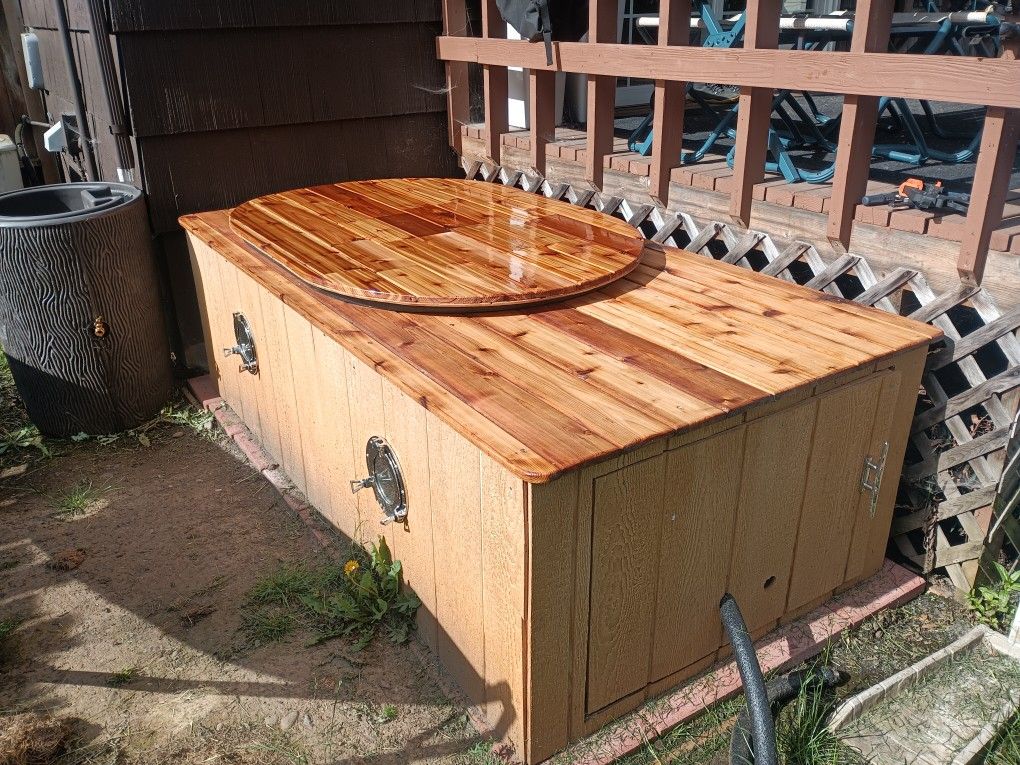 Hot tub (propane powered)