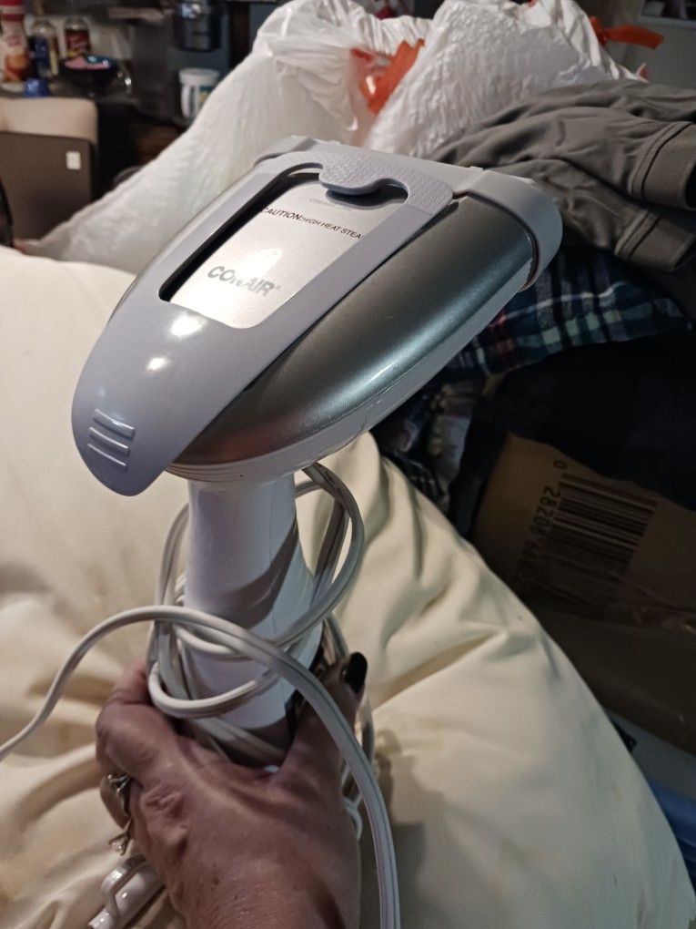 LIKE BRAND NEW CONAIR HAND HELD STEAMER 18 FINAL PRICE PAID 70