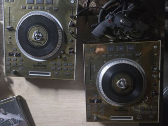 V 7  motorized direct drive  plators by Numark sold as a pair ..work with serato or traktor just about any dj software...$200 OBO