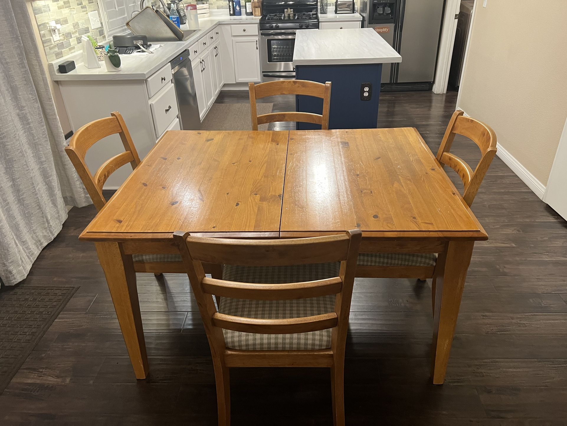 Kitchen Table And 4 Chairs for Sale in North Las Vegas, NV OfferUp