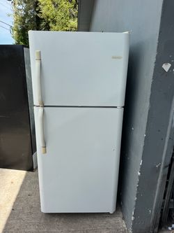 Refrigerator Good condition everything works fine