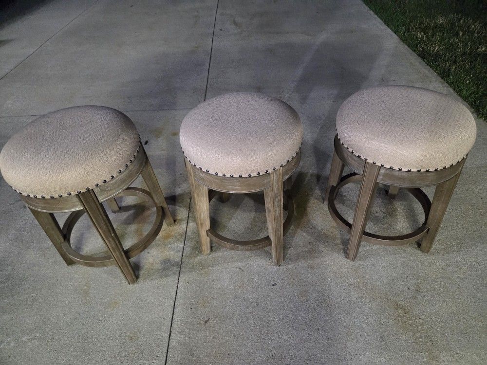 3...2ft Tall barstools..