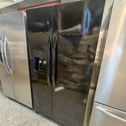 Frigidaire 36” Side-by-Side Refrigerator With Water And Ice Dispenser In Black