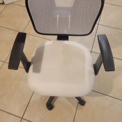 White Mesh Swivel Office Chair 