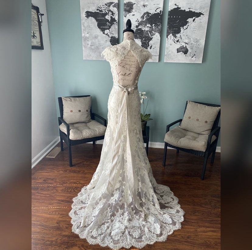NWT Allure Bridal Rustic Lace Wedding Dress