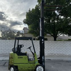 Forklift 