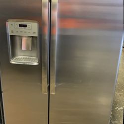 GE GZS22IYNFS 21.9-cu ft Counter-depth Side-by-Side Refrigerator