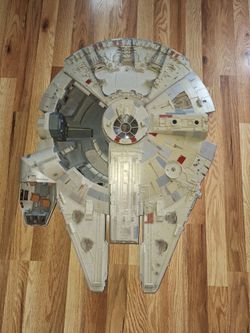 Fighter jet and millennium falcon