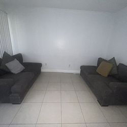 2 Piece/ Sectional Couch 