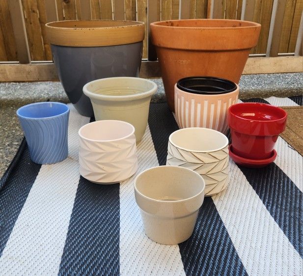 Ceramic and 2× Plastic Flower Pots ( See All Pictures and Description)