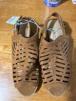 Size 3 in girls heels