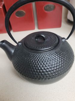 CAST IRON TEA POT 