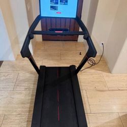 Peloton-Treadmill+Mat 