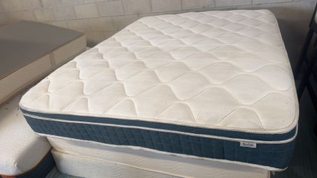 Pillow Top Queen mattress