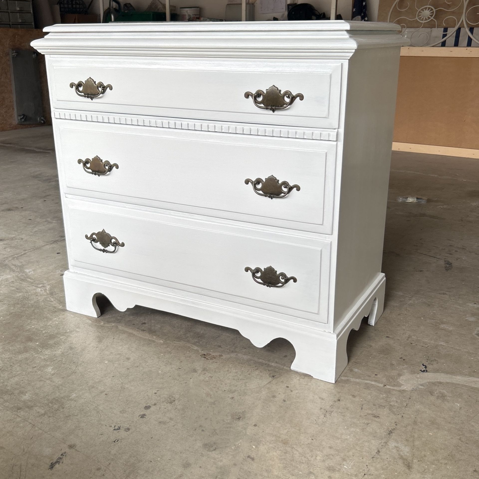 WOOD DRESSER