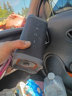 Speaker bluetooth