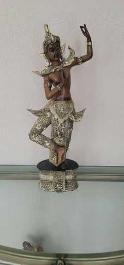 Buddha standing