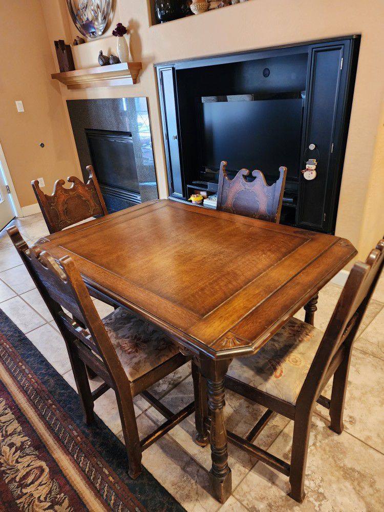 Beautiful Wood Antique Table & 4 Chairs 