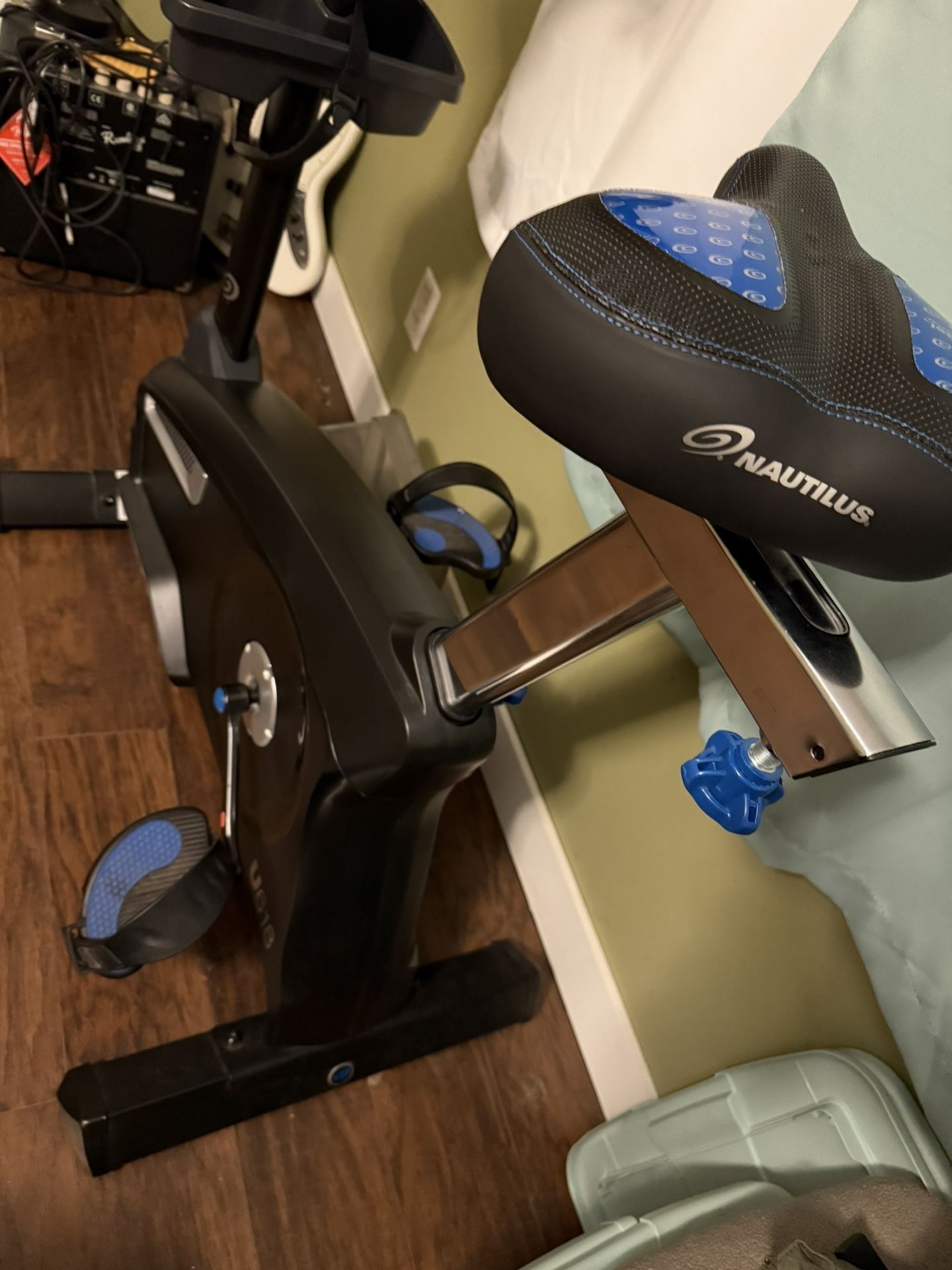 Nautilus u618 Upright Exercise Bike