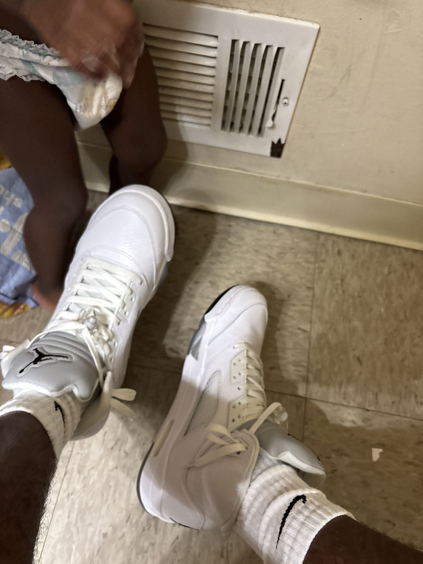 Retro 5 White metallic