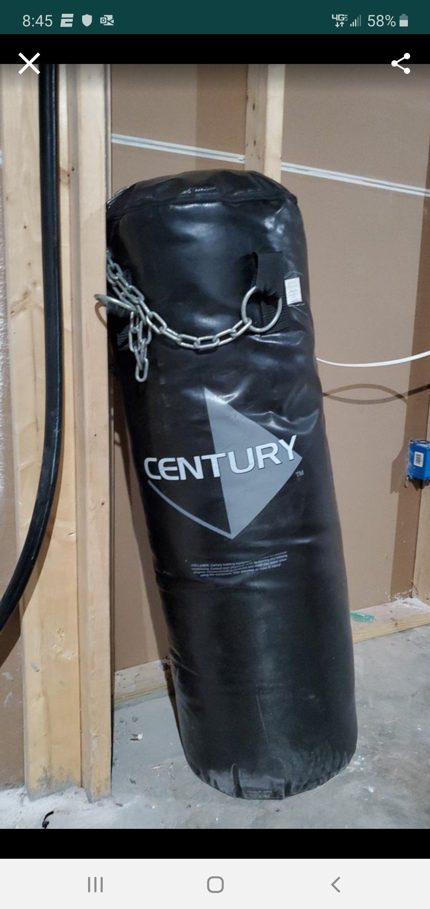 80 lb heavy bag... never used. No cuts or use.